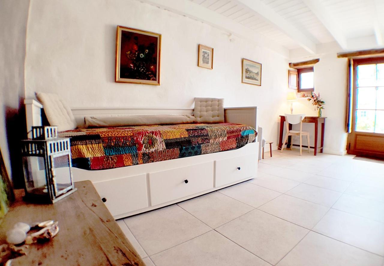 La Tisserande : Maison D'Hotes Creative & Ecologique Saint-Thegonnec Loc-Eguiner ภายนอก รูปภาพ